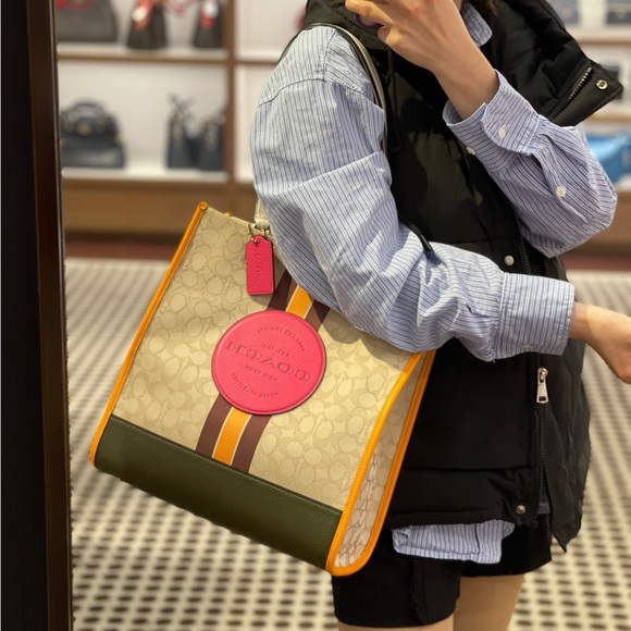 Coach Dempsey Tote In Signature Jacquard With Stripe And Coach Patch - Picture 8 of 8